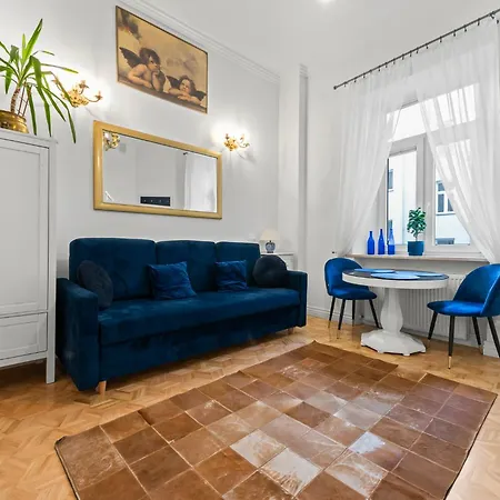 Beautiful Flat. Great Location. *