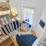 アパート Beautiful Flat. Great Location. *
